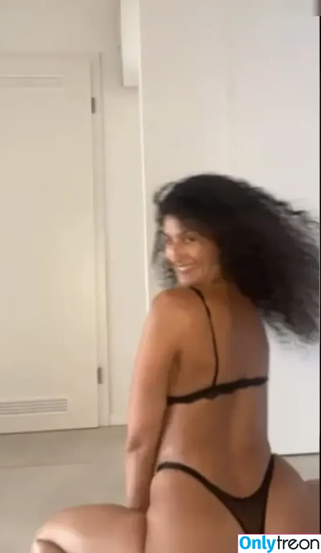 Wie heißt sie auf TikTok/OF nochmal? голая photo #0001 (Wie heißt sie auf TikTok/OF nochmal?)