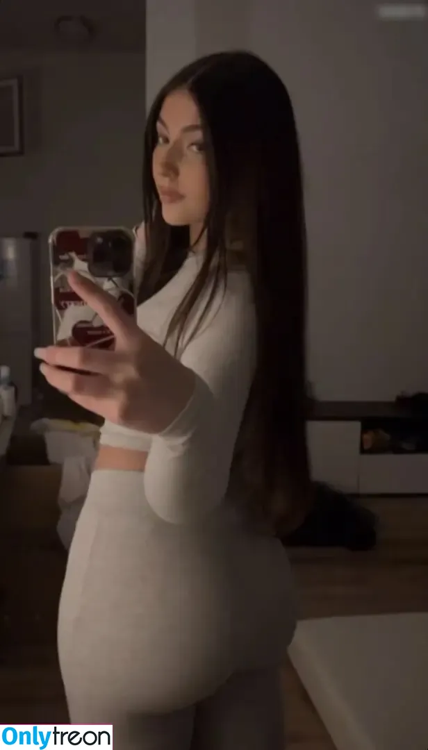 Wie ist ihr neuer Name? nude photo #0002 (Wie ist ihr neuer Name?)