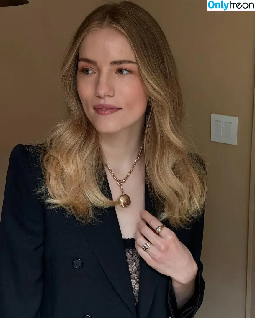 Willa Fitzgerald голая photo #0223 (willafitz)