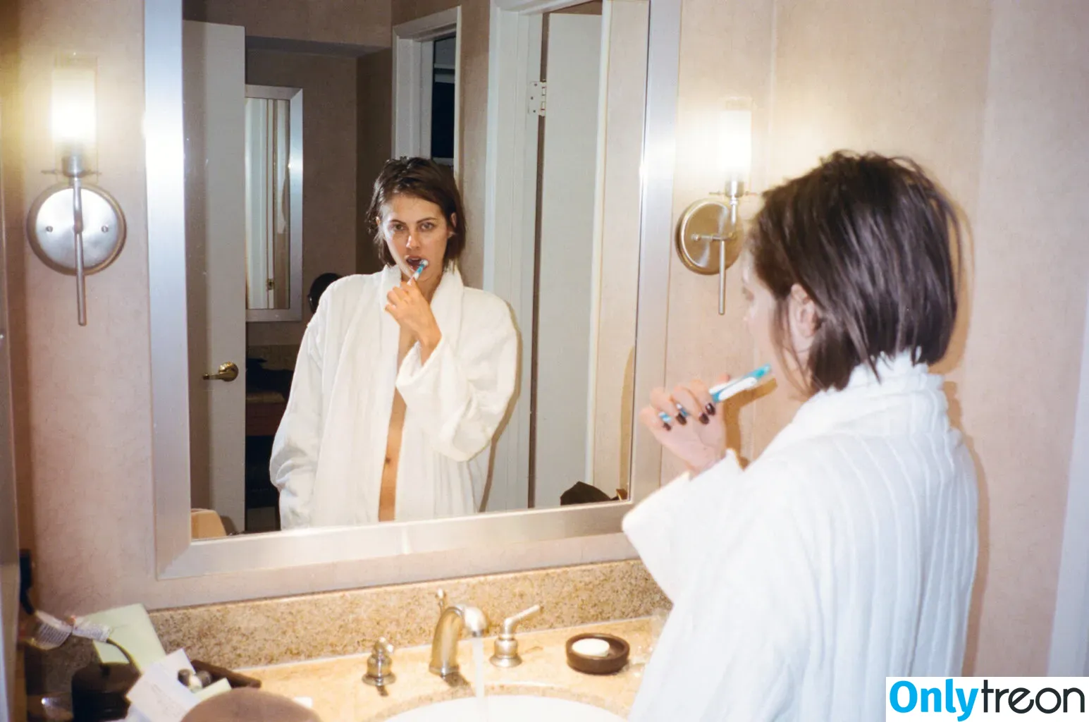 Willa Holland nude photo #0088 (willaholland)