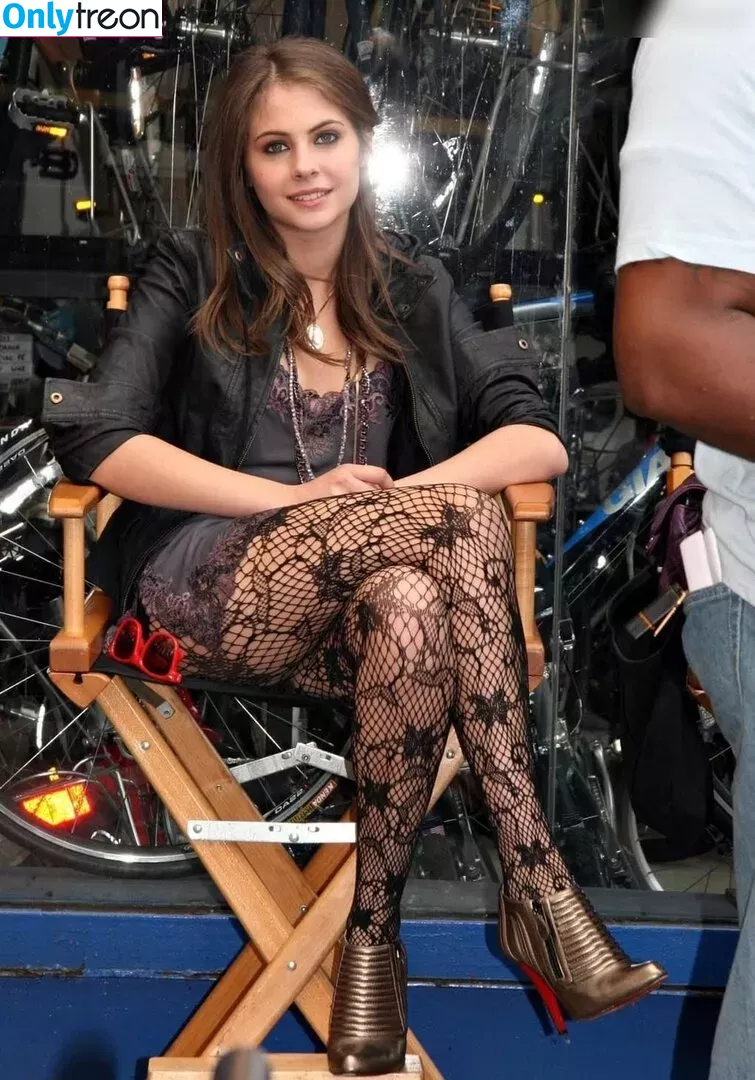 Willa Holland голая photo #0302 (pepsiholland / willaholland)