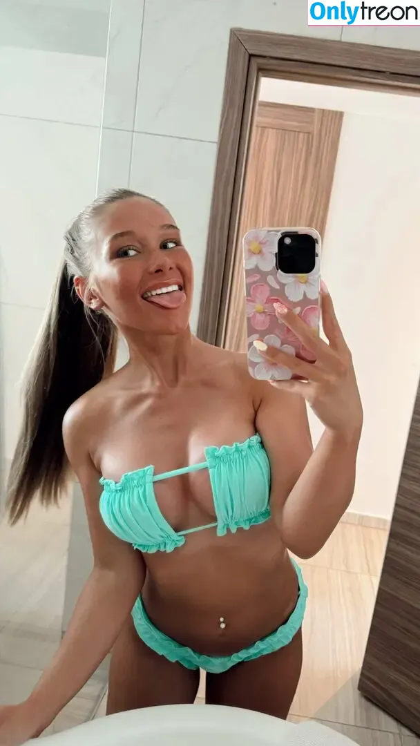 willowgait nude photo #0017 (willowgait_x / willowgaitx)