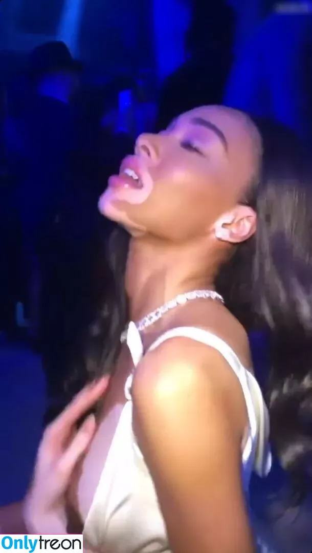 Winnie Harlow голая photo #0211 (winnieharlow)