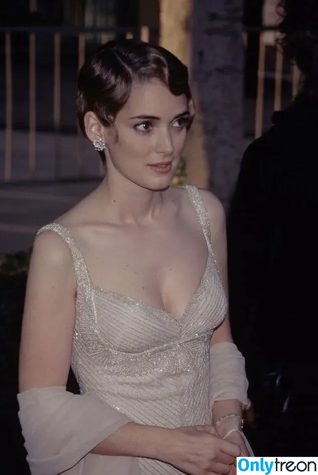 Winona Ryder голая photo #0054 (winonaryderofficial)