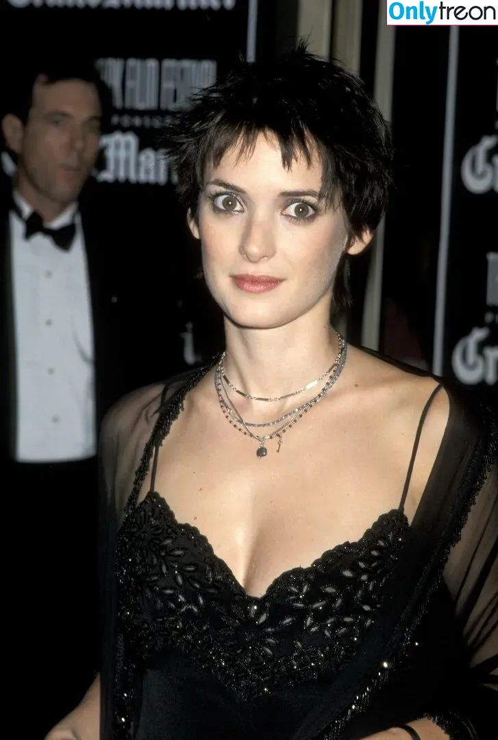 Winona Ryder голая photo #0056 (winonaryderofficial)