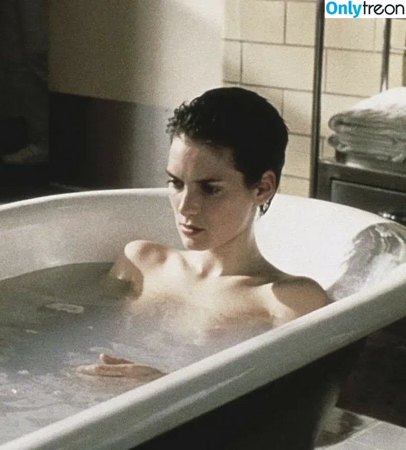 Winona Ryder голая photo #0066 (winonaryderofficial)