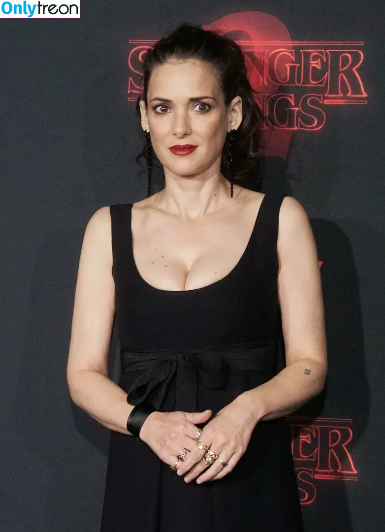 Winona Ryder голая photo #0069 (winonaryderofficial)