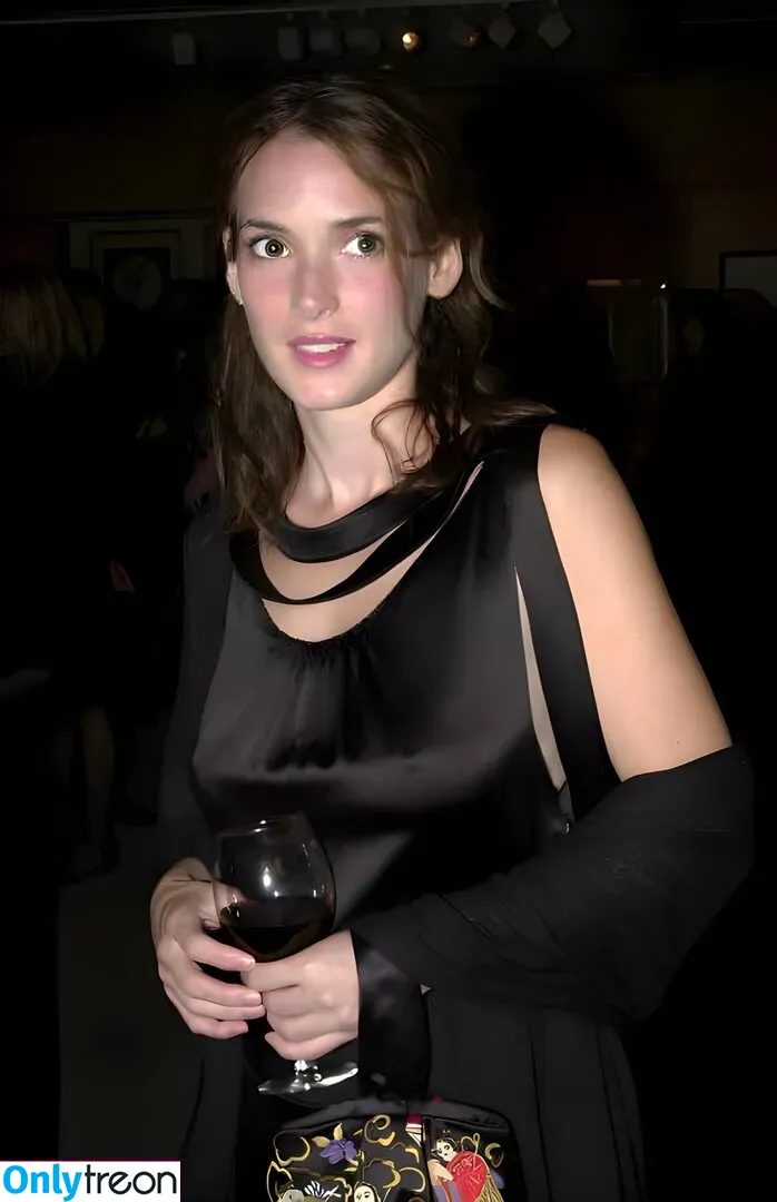 Winona Ryder голая photo #0072 (winonaryderofficial)