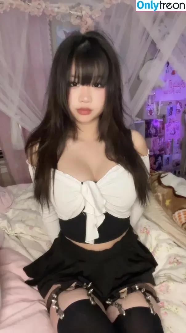 Withoutannie nude photo #0013 (_withoutannie / nuttianni)