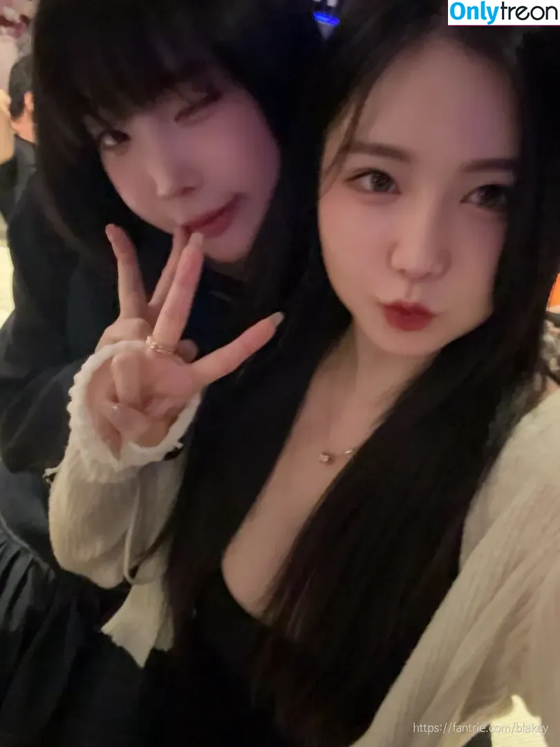 wngml774 nude photo #0076 (hkbal2 / 흑발이♥)