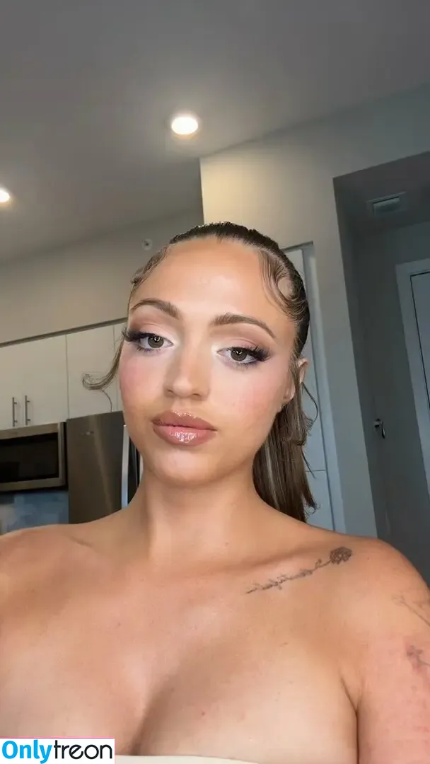 Woah Vicky nude photo #0011 (imwoahvicky / victoriaroseeee)