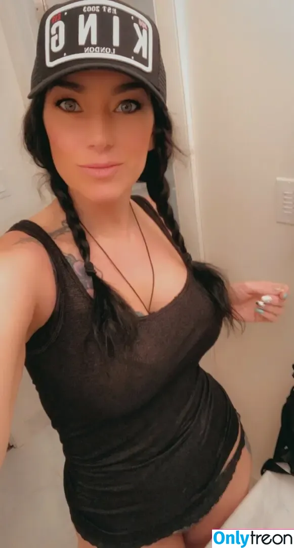 wondergilf голая photo #0001 (thewonderstuffofficial)