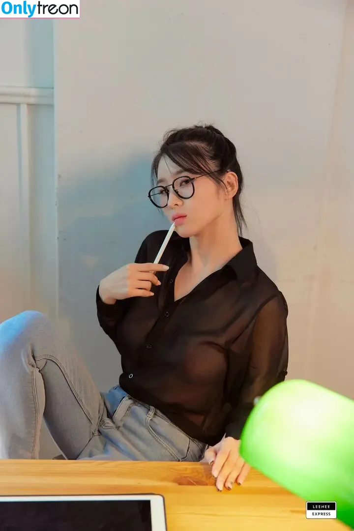 Woohyeon nude photo #0808 (KimWooHye0n / Leeheeeun / woohye0n)
