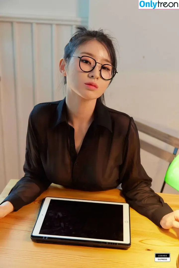 Woohyeon nude photo #0809 (KimWooHye0n / Leeheeeun / woohye0n)
