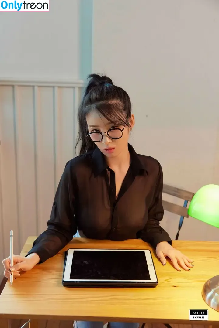 Woohyeon nude photo #0810 (KimWooHye0n / Leeheeeun / woohye0n)
