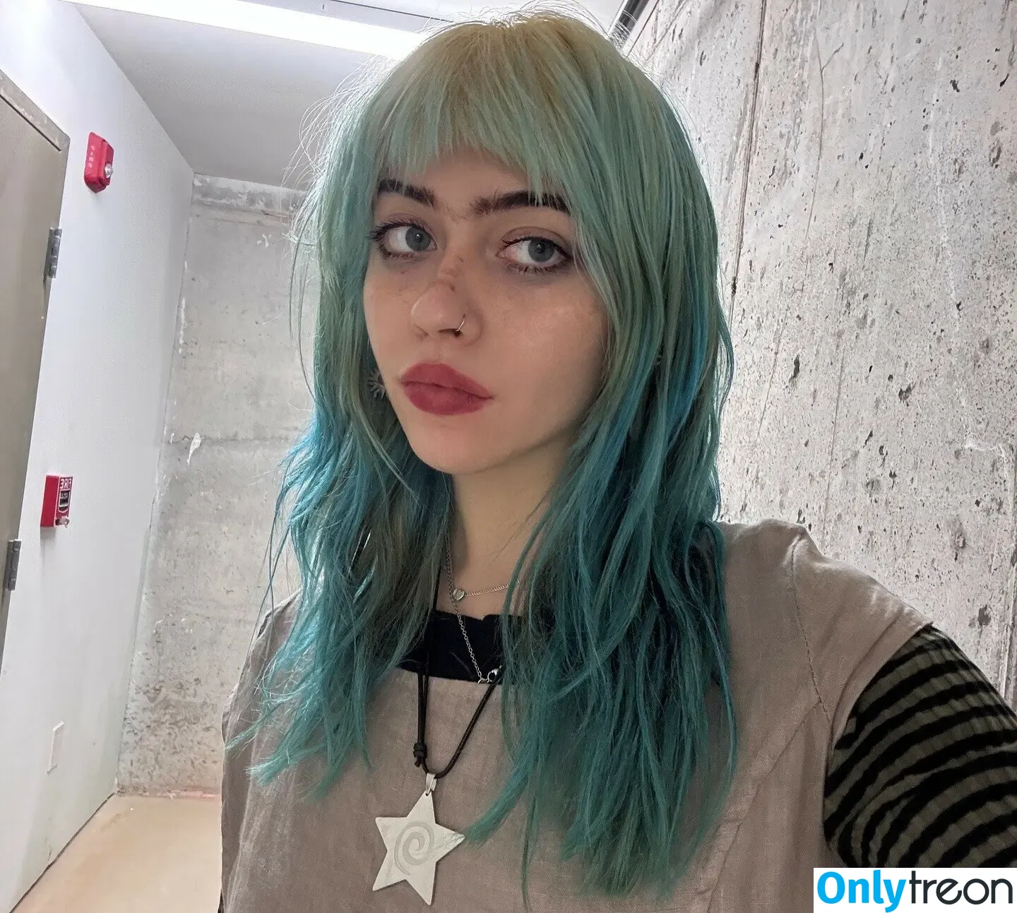 wormsheriff nude photo #0066 (Olivia O)