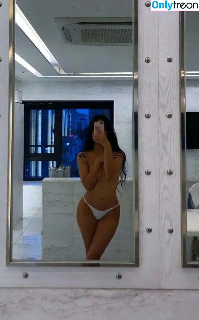 Wowvallll nude photo #0002 (Wowvallll)
