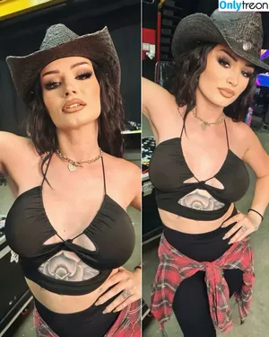 WWE's Paige / Saraya Bevis / realtonistorm / saraya nude photo #0011