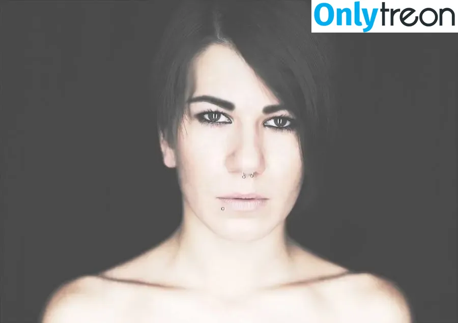 X-tremlady nude photo #0049 (xtremlady)