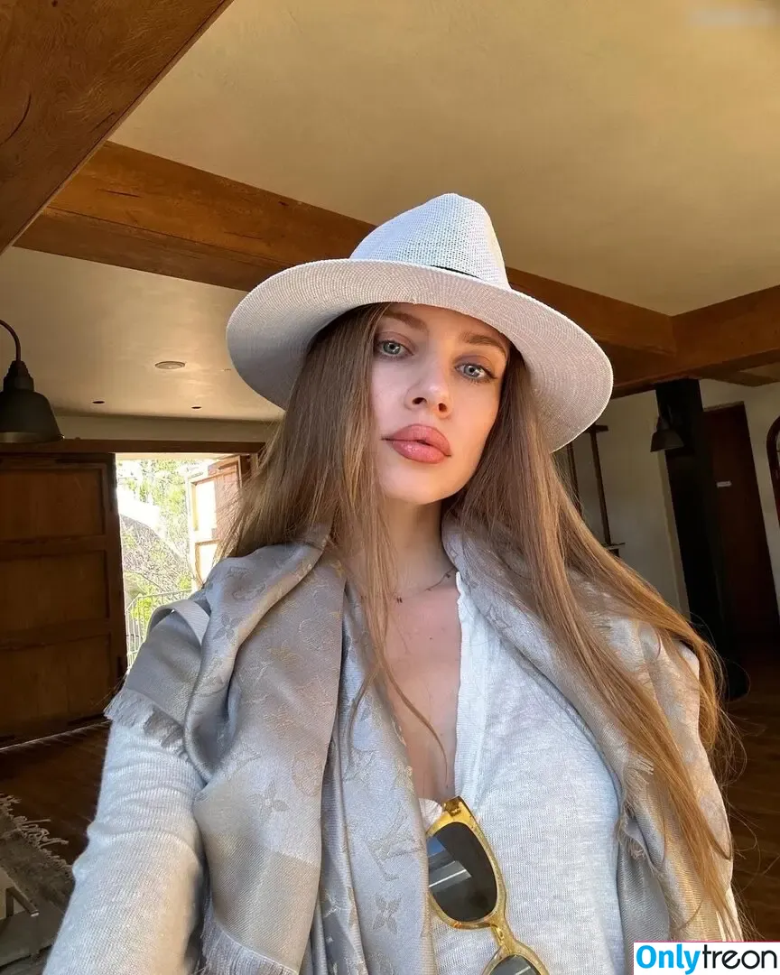 Xenia Tchoumitcheva голая photo #0952 (xenia / xeniatchoumi)