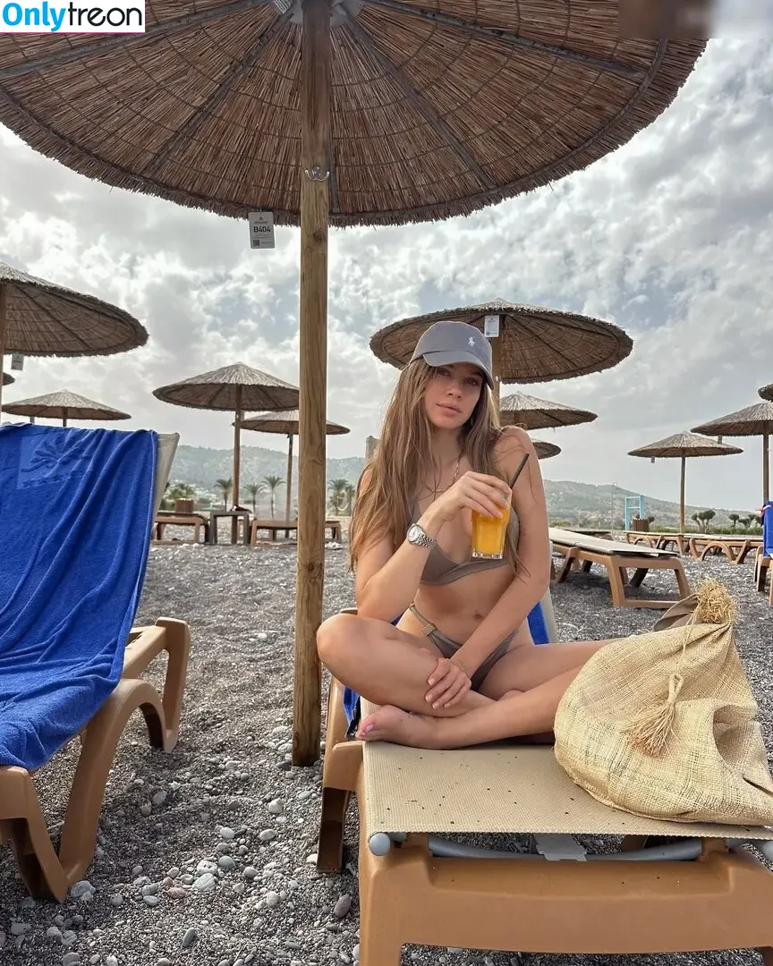 Xenia Tchoumitcheva nude photo #1034 (xenia / xeniatchoumi)