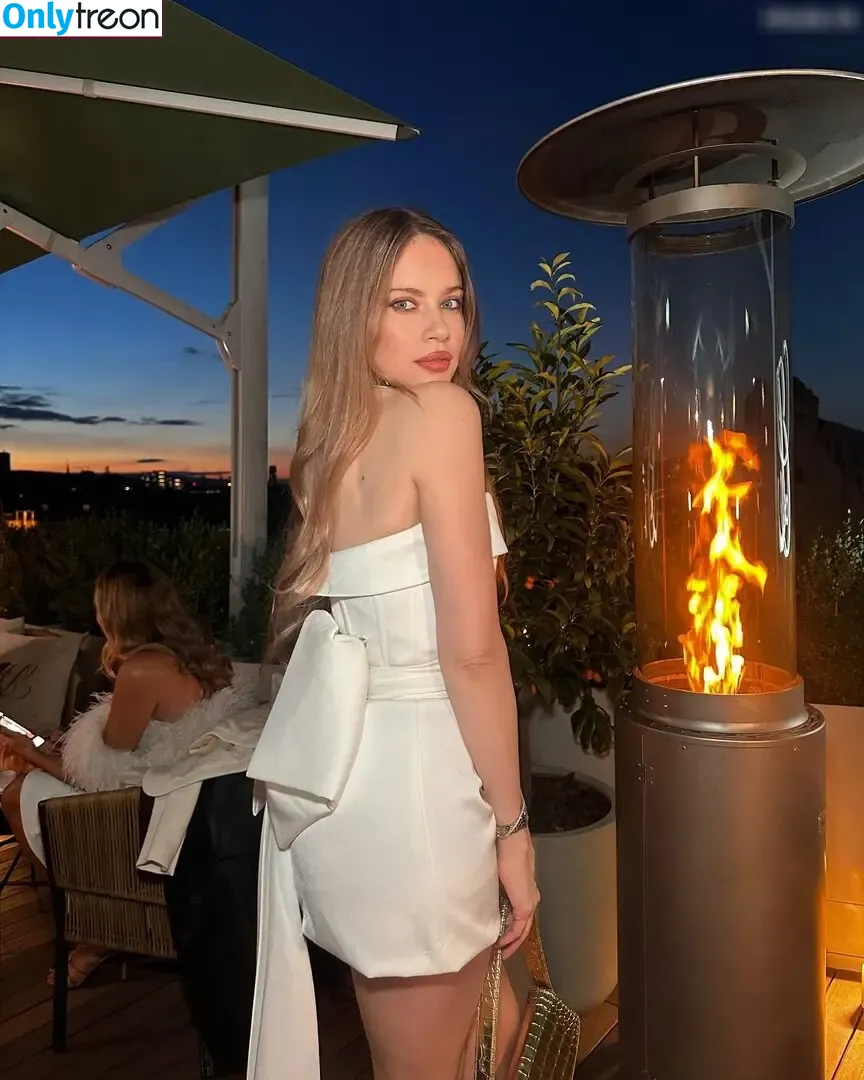 Xenia Tchoumitcheva nude photo #1196 (xenia / xeniatchoumi)