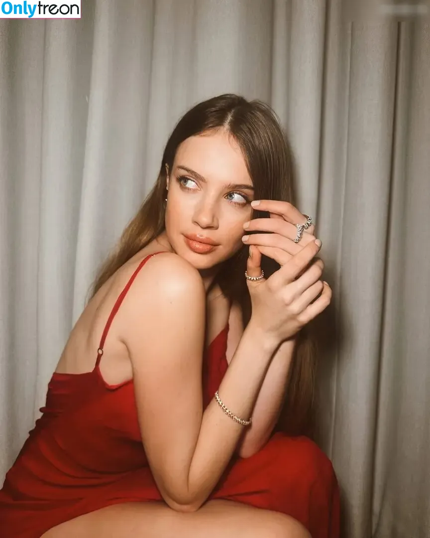Xenia Tchoumitcheva nude photo #1330 (xenia / xeniatchoumi)