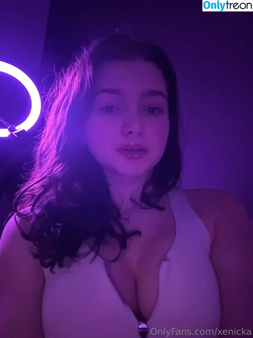 Xenicka nude photo #0012 (Mala.xenicka / Mala.xenickaa)