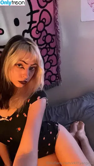 xkittyangelx / xxkittyangelxx1 nude photo #0019