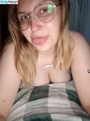 xlovedruggie / Jennuwwu / Jeyy / jenijeyy nude photo #0005