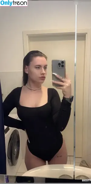  nude photo #0005