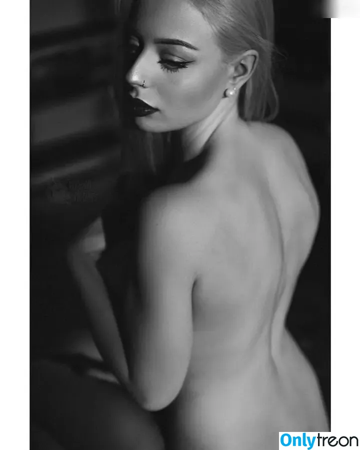 xmissblvck nude photo #0013 (xmissblvck)