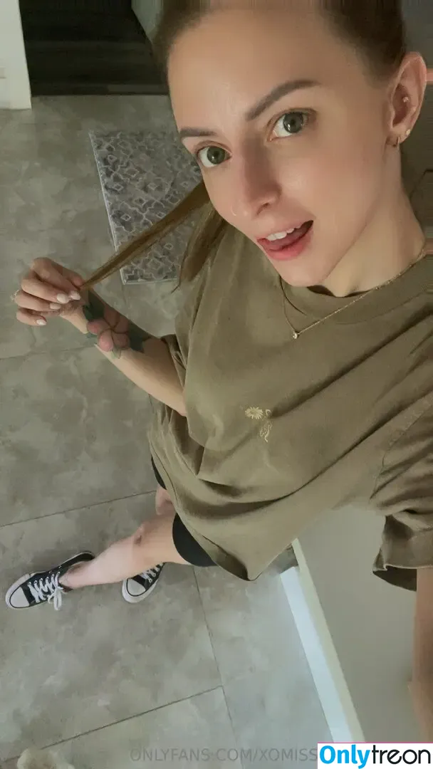 xomisselizabethxo nude photo #0046 (xomisselizabethxo)