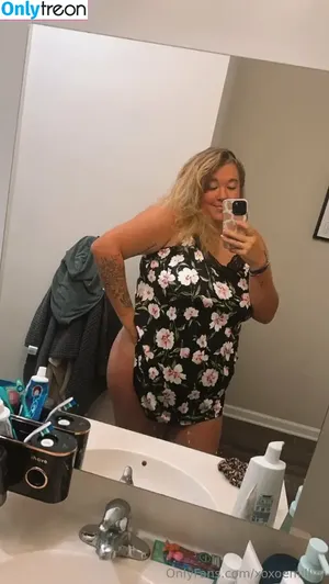 xoxoemillyy / xoxoemily nude photo #0002