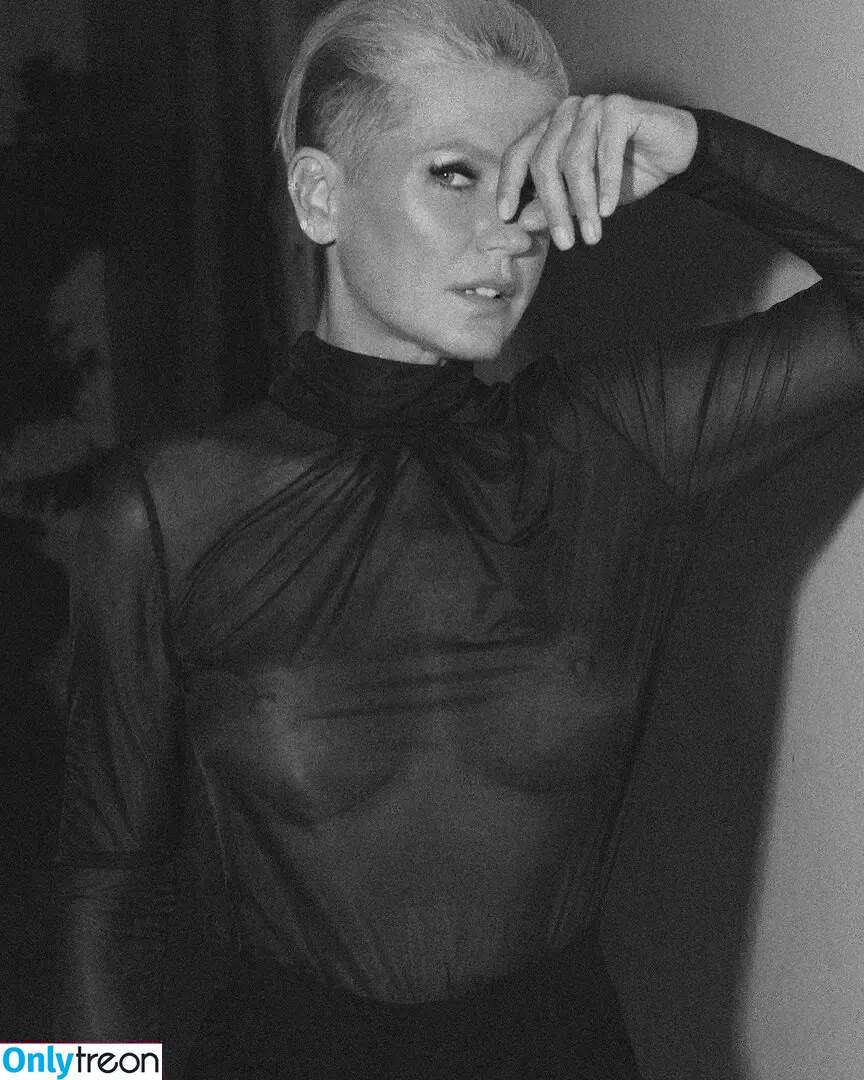 Xuxa Meneghel голая photo #0106 (xuxameneghel)