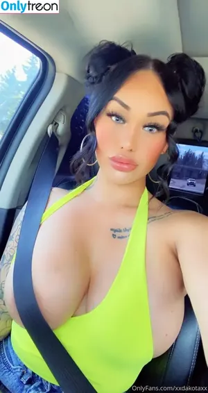 XxDakotaXX / kodes_xo nude photo #0001