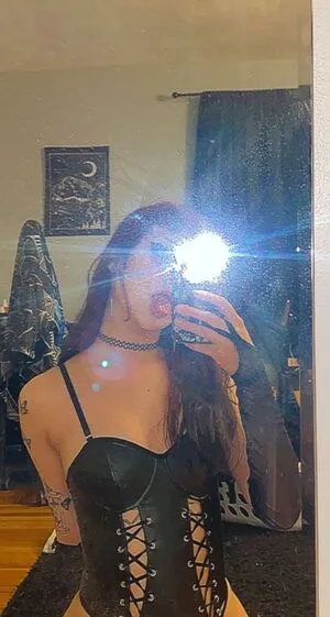 xxgothbimboxx / xx_emmy_xx nude photo #0001