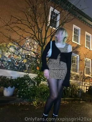 xxpissgirl420xx / xxgypsyyxx nude photo #0009
