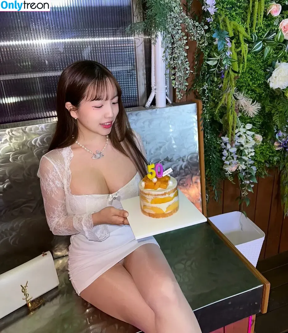 Y._.bly__ nude photo #0011 (Y._.bly__)