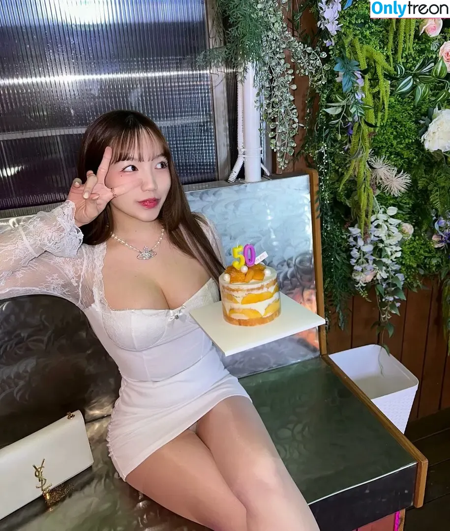 Y._.bly__ nude photo #0012 (Y._.bly__)