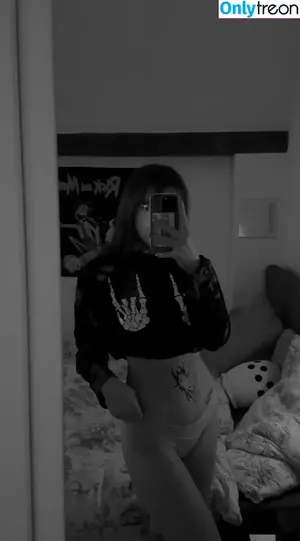 y0urd3vil_666 / yougotcarried nude photo #0002