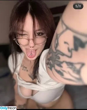 y0urd3vil_666 / yougotcarried nude photo #0066