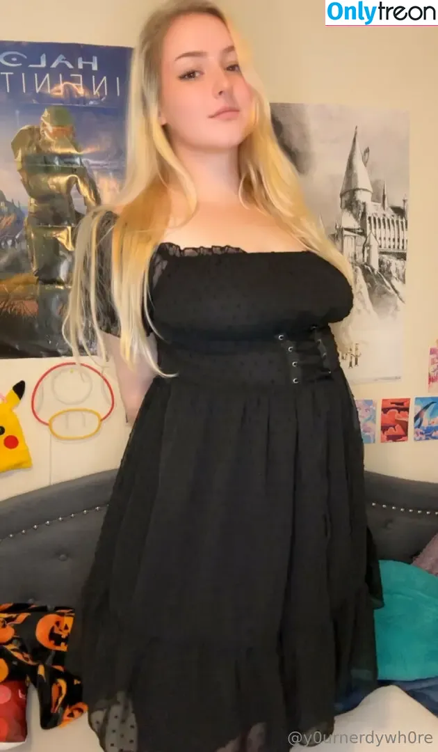y0urnerdywh0re nude photo #0060 (_adrireyes__)