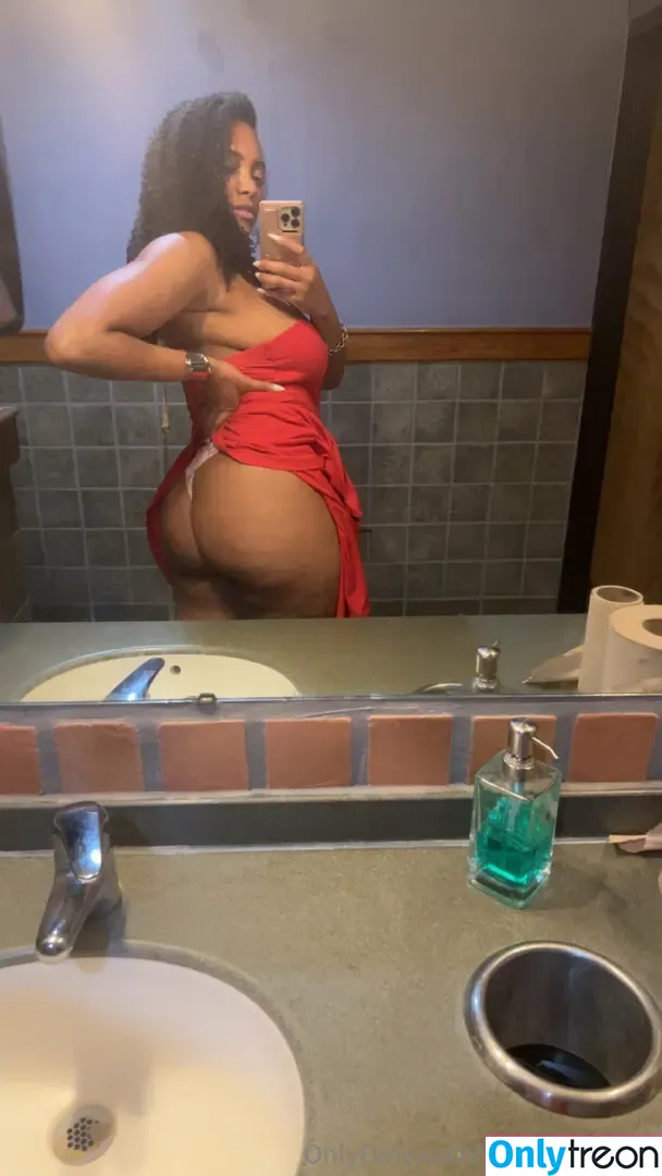yagurlbubblez nude photo #0508 (notbubbz / yagurlbubbles)