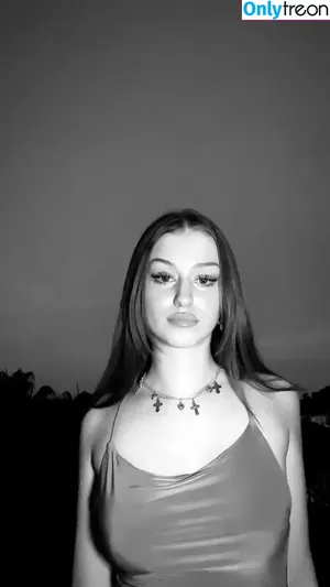 Yanaclare nude photo #0029