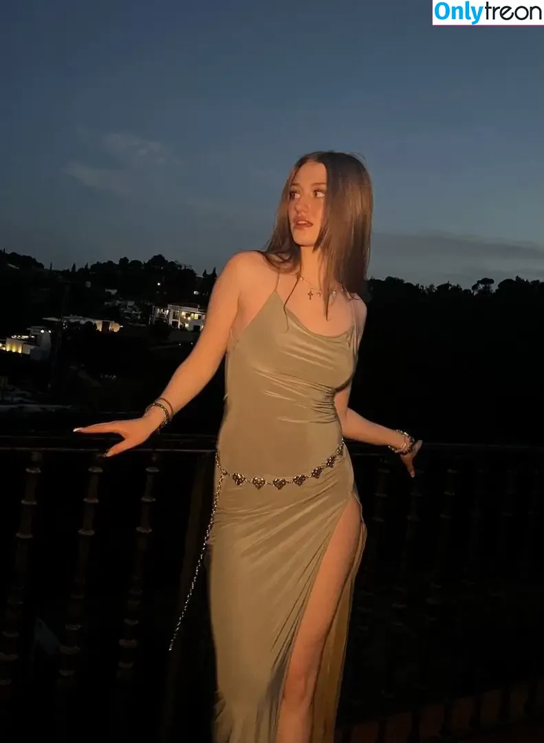 Yanaclare nude photo #0002 (Yanaclare)
