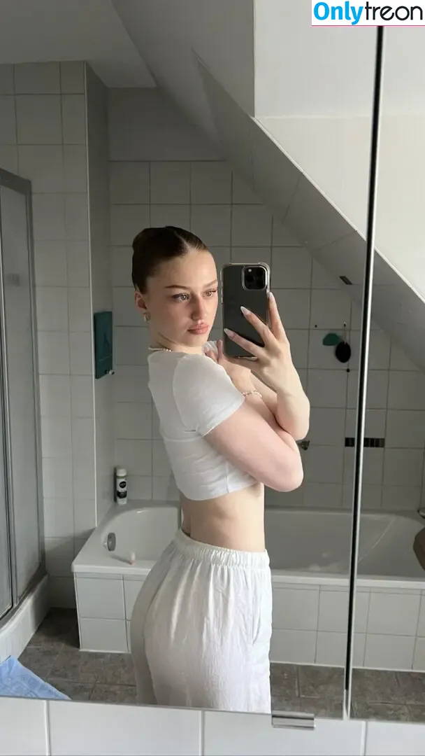 Yanaclare nude photo #0006 (Yanaclare)