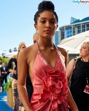Yara Shahidi / yarashahidi nude photo #0009