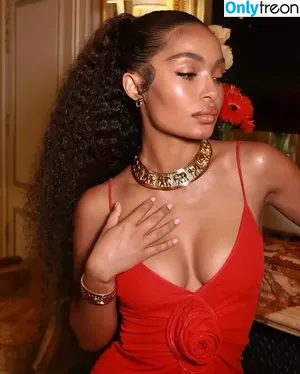 Yara Shahidi / yarashahidi nude photo #0013