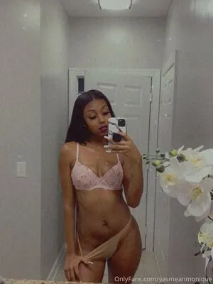 yasmeanmonique / yasmeanmoniquee nude photo #0003